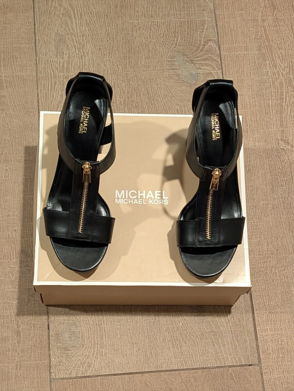 MICHAEL Michael Kors Women's Berkley Mid Platform T-Strap Sandals Size 8